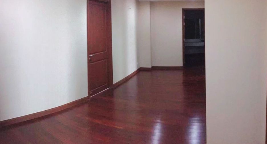 For rent and for sale 4 bedrooms condo in Pathum Wan, Bangkok