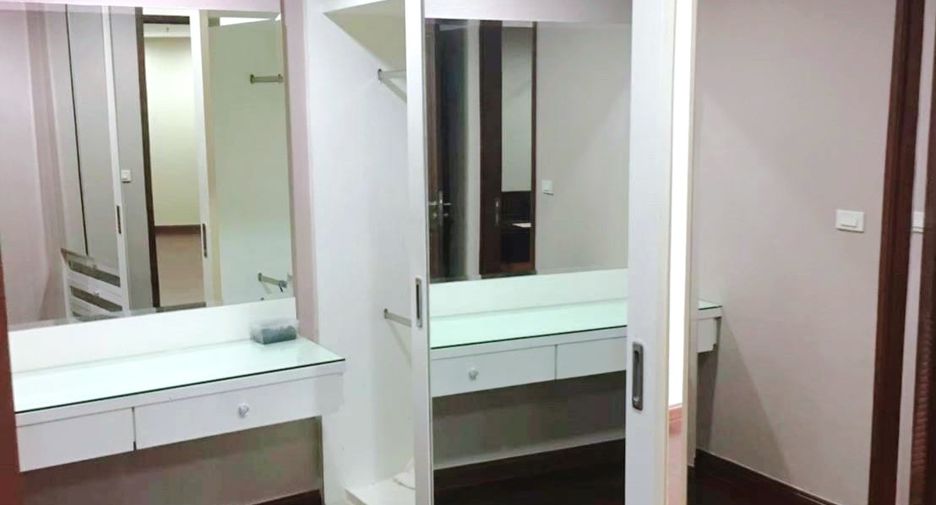 For rent and for sale 4 bedrooms condo in Pathum Wan, Bangkok