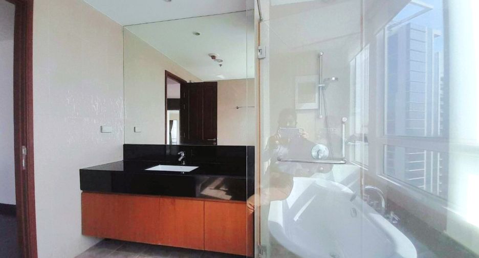 For rent and for sale 4 bedrooms condo in Pathum Wan, Bangkok