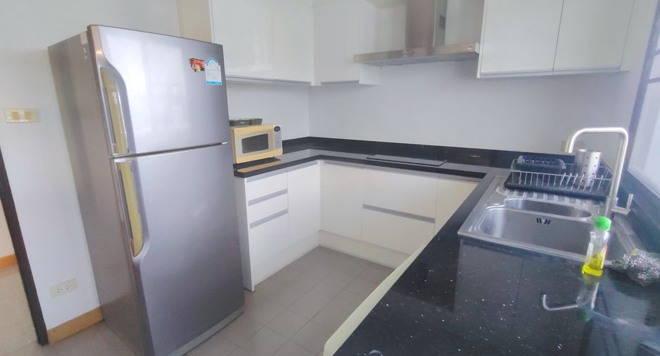 For rent 3 bedrooms condo in Phra Khanong, Bangkok