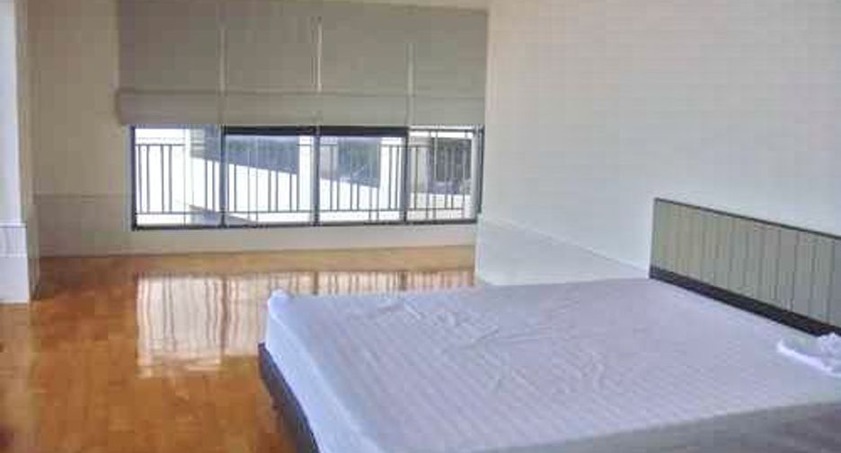 For rent 3 bedrooms condo in Khlong Toei, Bangkok