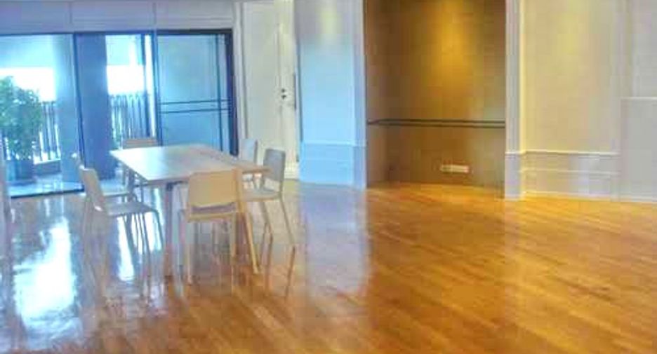 For rent 3 bedrooms condo in Khlong Toei, Bangkok