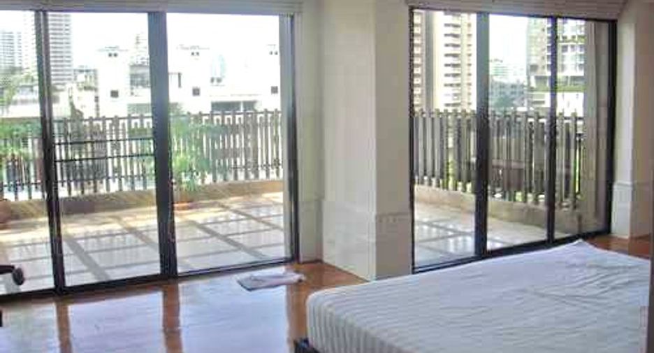 For rent 3 bedrooms condo in Khlong Toei, Bangkok