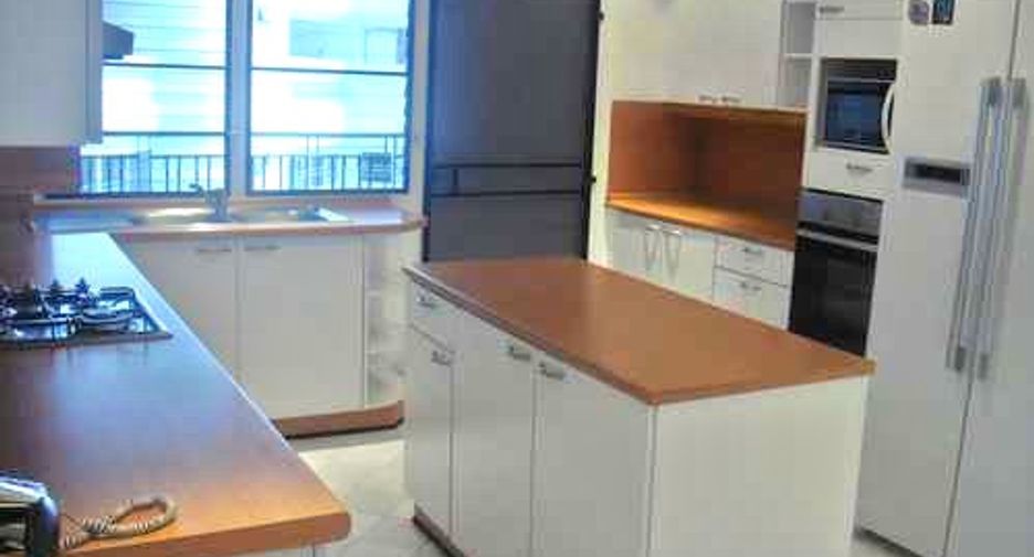 For rent 3 bedrooms condo in Khlong Toei, Bangkok