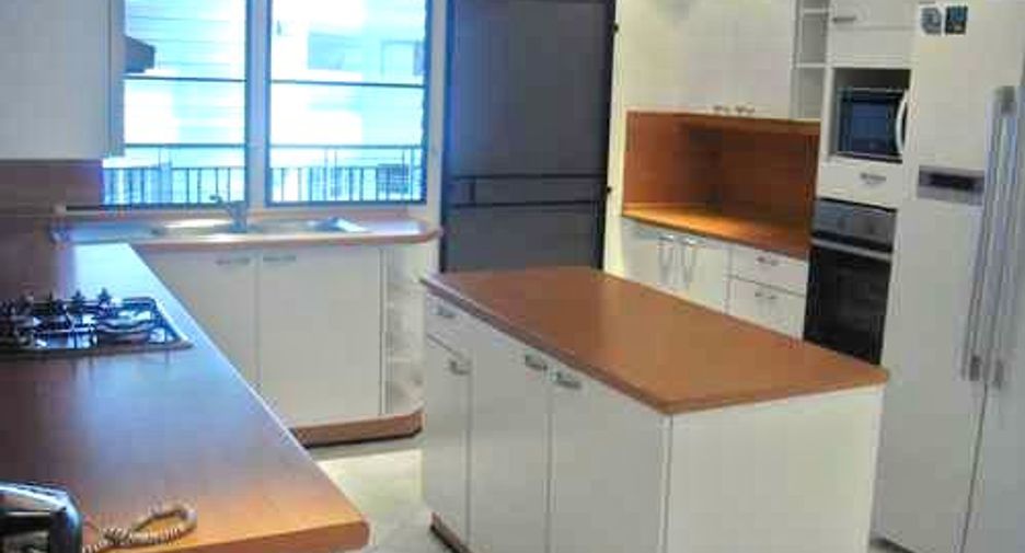 For rent 3 bedrooms condo in Khlong Toei, Bangkok