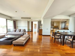 For rent 3 bedrooms condo in Pathum Wan, Bangkok