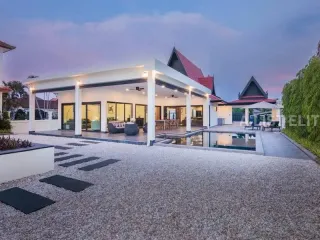 Casa en alquiler de 4 habitaciones en Bang Lamung, Chonburi
