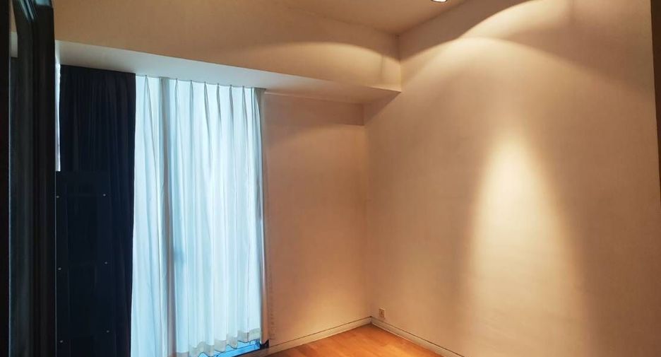 For rent 2 bedrooms condo in Sathon, Bangkok