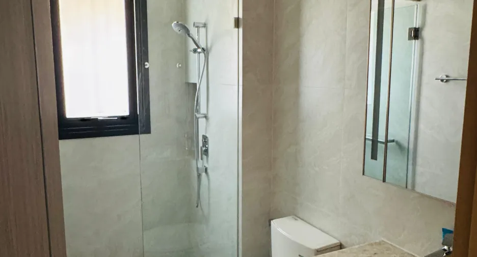 For rent 3 bedrooms condo in Huai Khwang, Bangkok