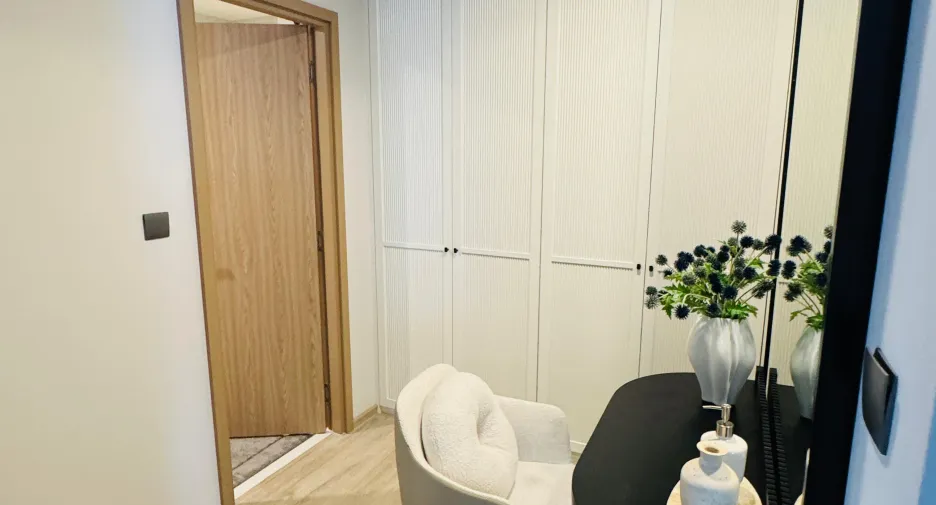 For rent 3 bedrooms condo in Huai Khwang, Bangkok
