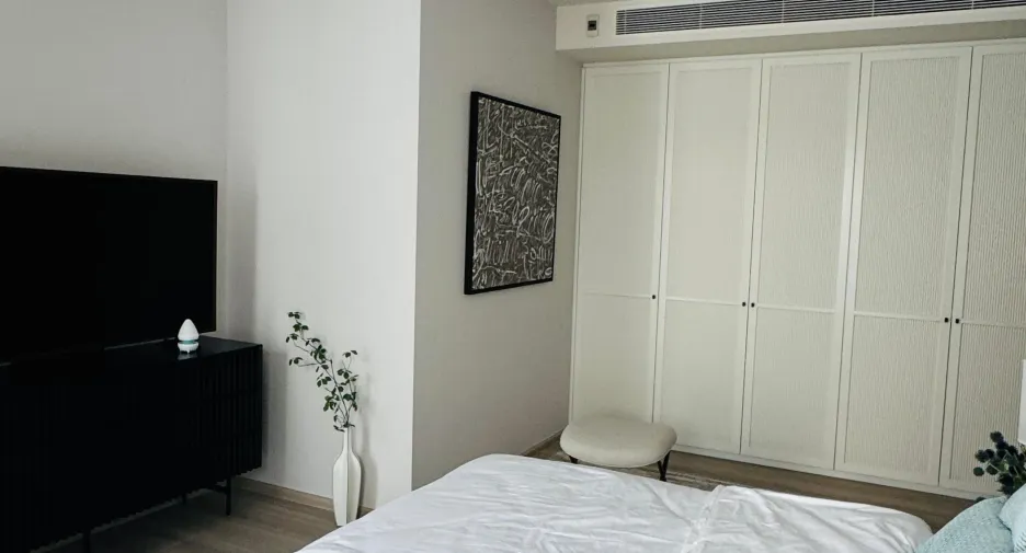 For rent 3 bedrooms condo in Huai Khwang, Bangkok
