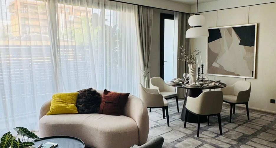 For rent 3 bedrooms condo in Huai Khwang, Bangkok