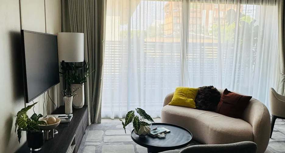For rent 3 bedrooms condo in Huai Khwang, Bangkok