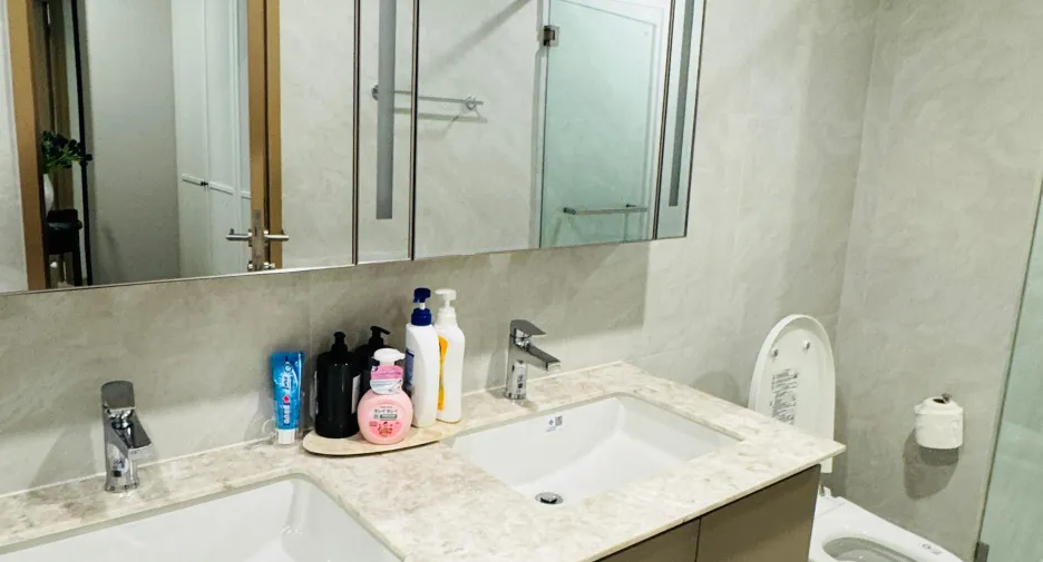For rent 3 bedrooms condo in Huai Khwang, Bangkok