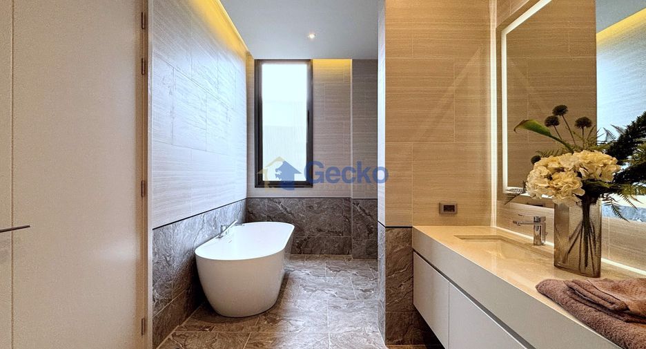 For sale 4 bedrooms house in Bang Lamung, Chonburi