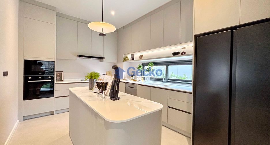 For sale 4 bedrooms house in Bang Lamung, Chonburi
