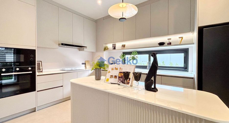For sale 4 bedrooms house in Bang Lamung, Chonburi