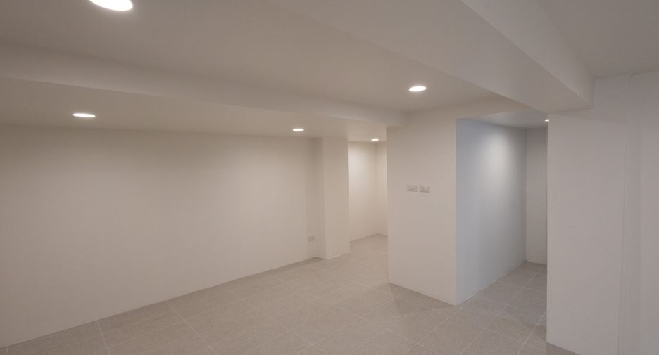 For rent office in Yan Nawa, Bangkok