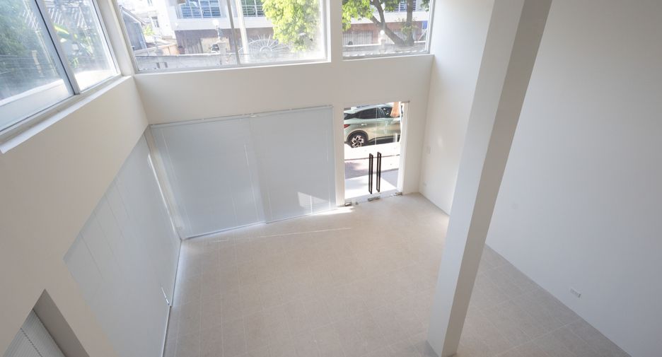 For rent office in Yan Nawa, Bangkok