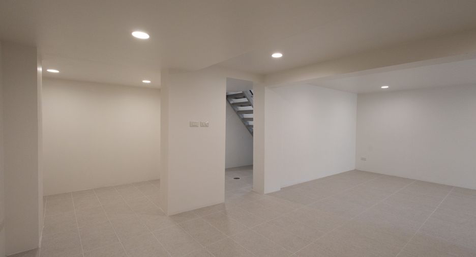 For rent office in Yan Nawa, Bangkok