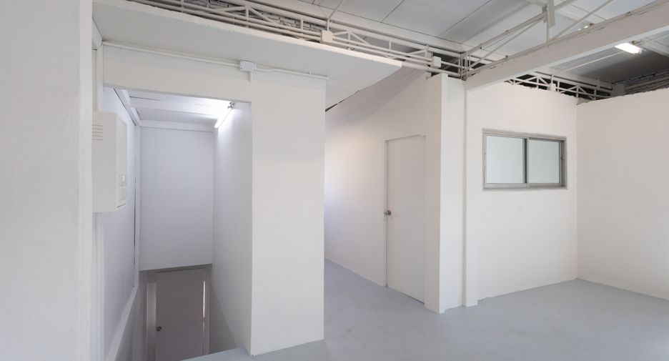 For rent office in Yan Nawa, Bangkok