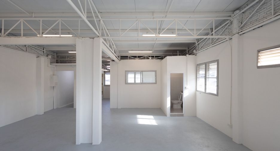 For rent office in Yan Nawa, Bangkok