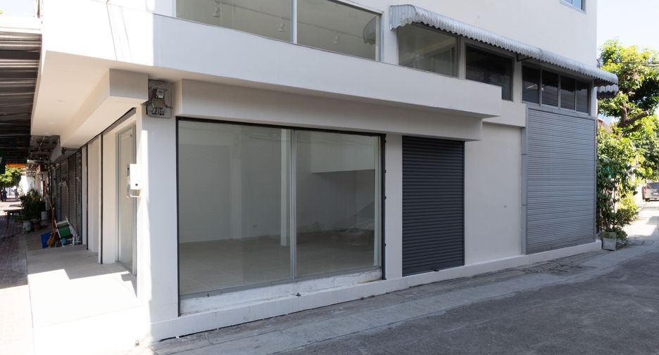 For rent office in Yan Nawa, Bangkok