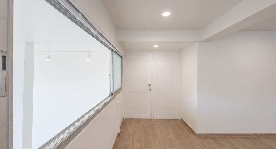 For rent office in Yan Nawa, Bangkok