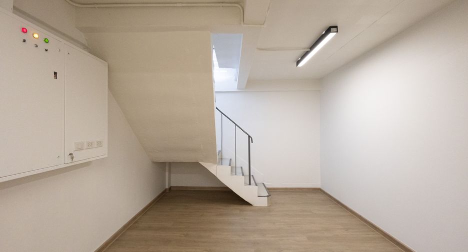 For rent office in Yan Nawa, Bangkok