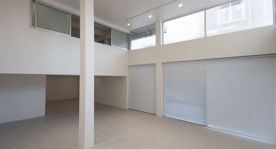 For rent office in Yan Nawa, Bangkok