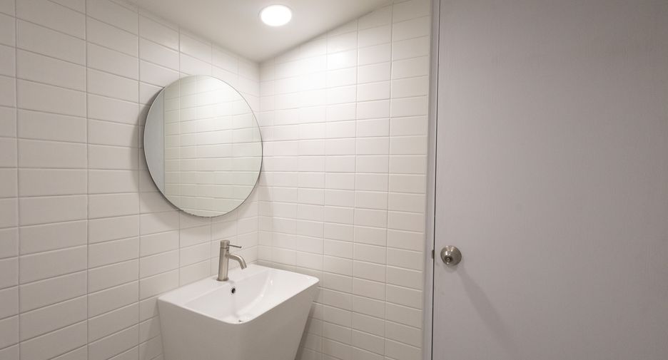 For rent office in Yan Nawa, Bangkok