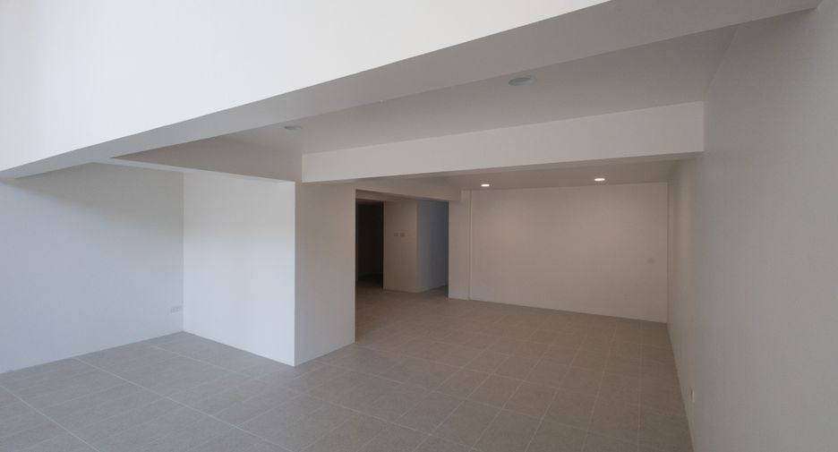 For rent office in Yan Nawa, Bangkok