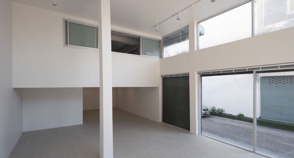 For rent office in Yan Nawa, Bangkok