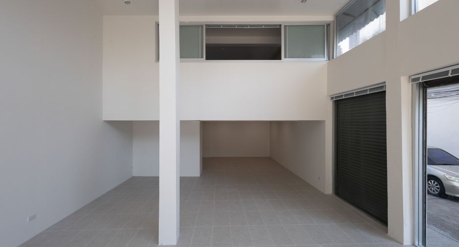 For rent office in Yan Nawa, Bangkok