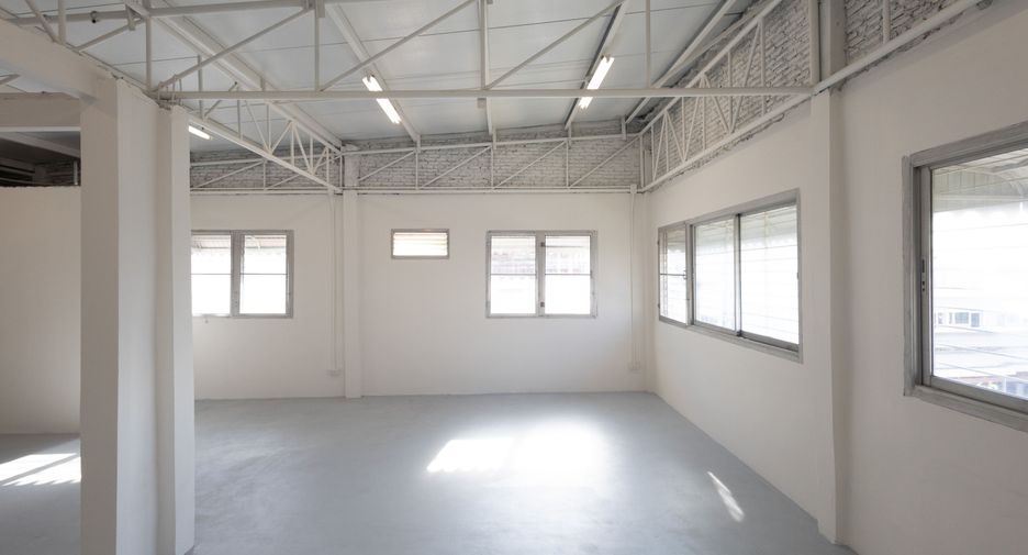 For rent office in Yan Nawa, Bangkok