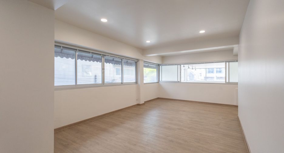 For rent office in Yan Nawa, Bangkok