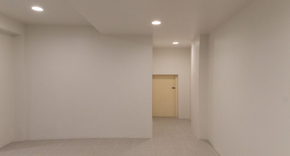 For rent office in Yan Nawa, Bangkok