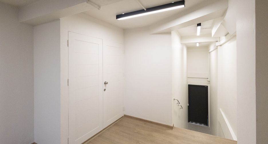 For rent office in Yan Nawa, Bangkok