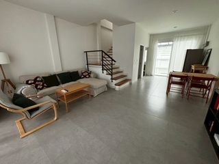 Casa adosada en venta de 3 habitaciones en Suan Luang, Bangkok