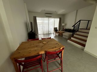 Casa adosada en venta de 3 habitaciones en Suan Luang, Bangkok