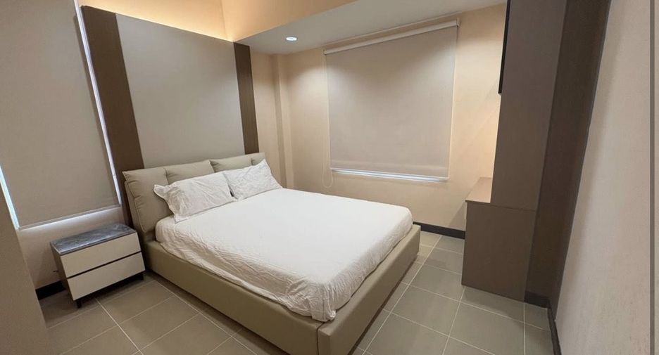 Casa en alquiler de 3 habitaciones en Bang Lamung, Chonburi