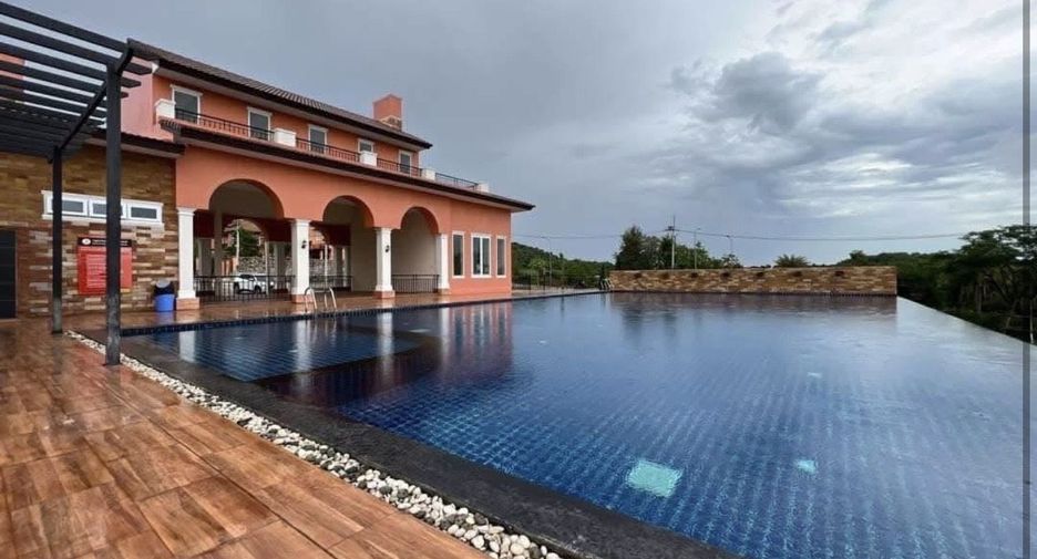 Casa en alquiler de 3 habitaciones en Bang Lamung, Chonburi