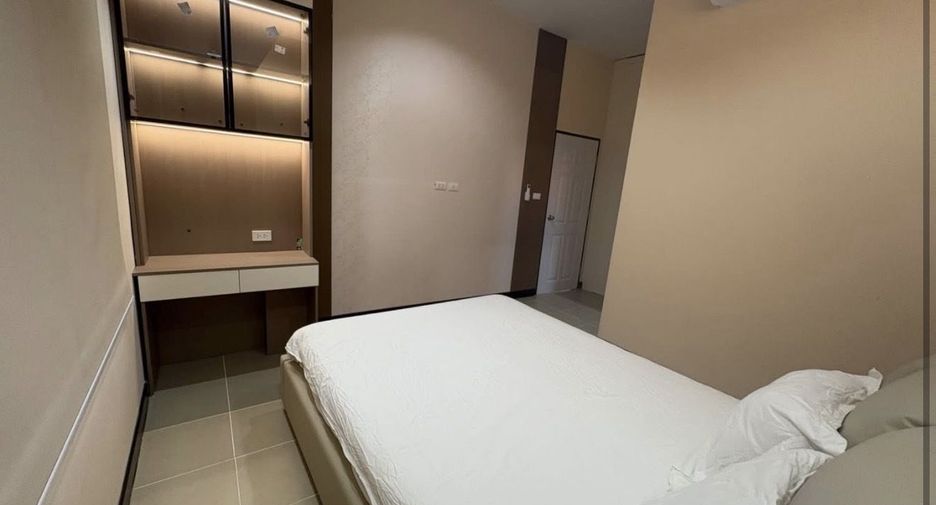 Casa en alquiler de 3 habitaciones en Bang Lamung, Chonburi