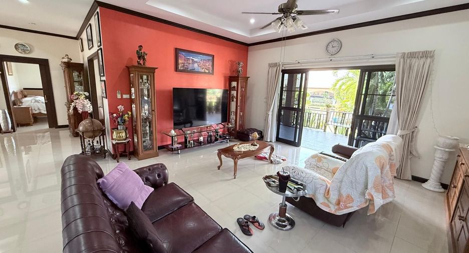 For sale 3 bedrooms villa in Cha Am, Phetchaburi