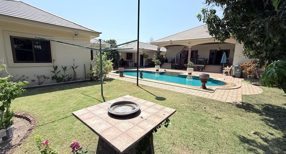 For sale 3 bedrooms villa in Cha Am, Phetchaburi