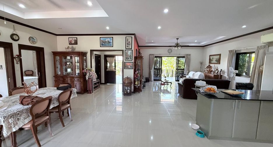 For sale 3 bedrooms villa in Cha Am, Phetchaburi