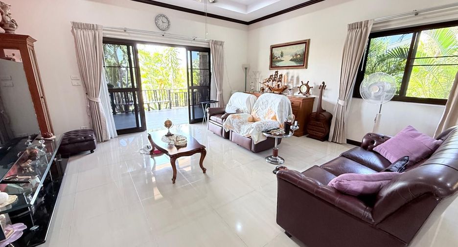 For sale 3 bedrooms villa in Cha Am, Phetchaburi