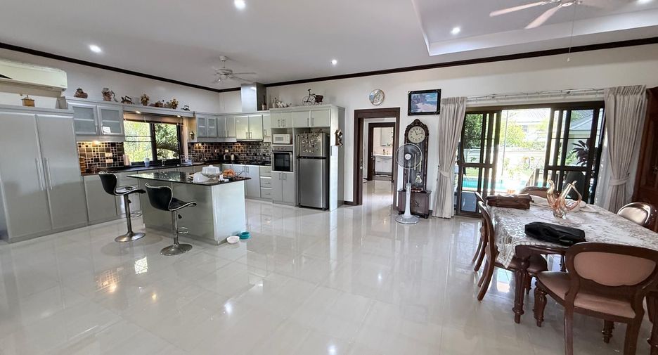 For sale 3 bedrooms villa in Cha Am, Phetchaburi