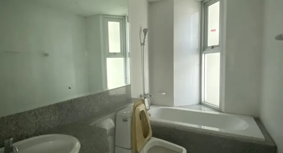 For sale 2 bedrooms condo in Sathon, Bangkok