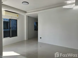 For sale 2 bedrooms townhouse in Mueang Chiang Mai, Chiang Mai